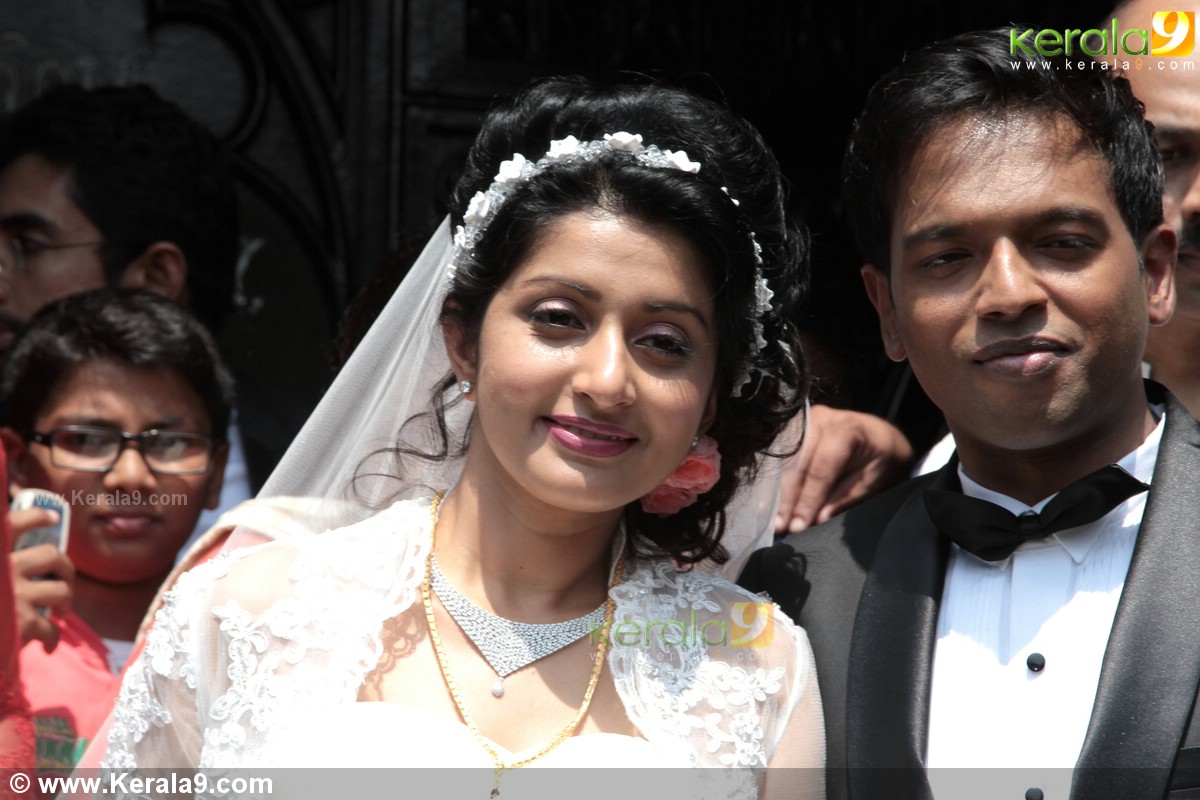 Design 40 Of Malayalam Actress Meera Jasmine Wedding Photos Wrinklyposh