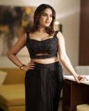 aditi-ravi-in-black-party-wear-dress-photos-002