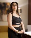 aditi-ravi-in-black-party-wear-dress-photos-006