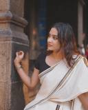aditi-ravi-in-kerala-set-saree-photos