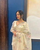 ahaana-krishna-in-off-white-floral-printed-saree-with-makeup-look-photos-004