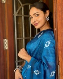 andrea-jeremiah-in-blue-saree-photos-001