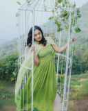 anikha-surendran-viral-photoshoot-in-pista-green-dress-003