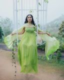 anikha-surendran-viral-photoshoot-in-pista-green-dress-007