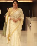 actress-anumol-in-kerala-saree-photos-002