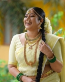 actress-anumol-latest-photos-in-kerala-set-saree-002