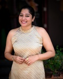 actress-anumol-new-look-photos