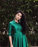 anupama-parameswaran-latest-photos-in-green-colour-outfits-002