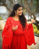 anupama-parameswaran-new-look-photos-style-018