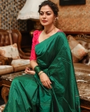 anusree-in-green-pattu-saree-002