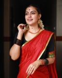 anusree-new-photos-in-red-and-green-half-saree-003