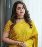 bhavana-in-mango-yellow-saree-photos-005
