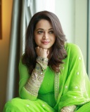 bhavana-in-parrot-green-colour-churidar-photos-004