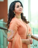 bhavana-latest-photos-in-coustom-made-peach-colour-churidar-from-Mannath-Luxe-003