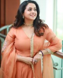 bhavana-latest-photos-in-coustom-made-peach-colour-churidar-from-Mannath-Luxe-006