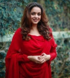 bhavana-new-photos-with-red-colour-002