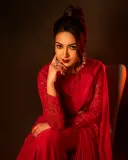 catherine-tresa-in-red-lehenga-saree-ready-to-wear-photos-009