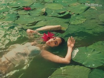 deepti-sati-viral-photoshoot-in-water-latest-009