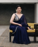 honey-rose-in-black-saree-images-001