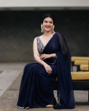 honey-rose-in-black-saree-images-002