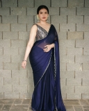 honey-rose-in-black-saree-images-004