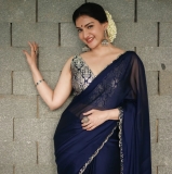 honey-rose-in-black-saree-images-005