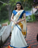 honey-rose-latest-photos-in-kerala-saree-09