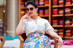 honey-rose-latest-photos-in-printed-pants-with-white-shirt-003