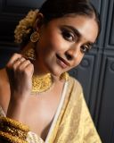 keerthy-suresh-in-golden-color-saree-with-makeup-look-photos-004