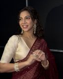 madonna-sebastian-in-maroon-saree-with-golden-blouse-combination-dress-photos-002