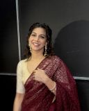 madonna-sebastian-in-maroon-saree-with-golden-blouse-combination-dress-photos