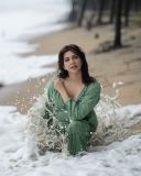 madonna-sebastian-in-olive-green-co-ord-set-photos-at-beach-side-004