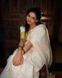 mamitha-baiju-in-kerala-saree-photos-004