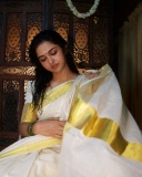 mamitha-baiju-in-kerala-saree-photos-009