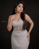 manasa-radhakrishnan-in-white-gown-dress-photos-002