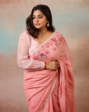 manjima-mohan-in-kavana-peach-pure-linen-saree-photos-002