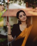 namitha-pramod-in-black-saree-with-orange-border-dress-photos-004