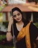 namitha-pramod-in-black-saree-with-orange-border-dress-photos-009