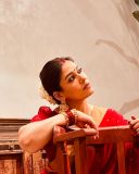 nayanthara-in-red-pattu-saree-with-heavy-ornaments-and-makeup-look-photos-001