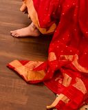 nayanthara-in-red-pattu-saree-with-heavy-ornaments-and-makeup-look-photos-002