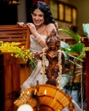 nayanthara-chakravarthy-in-vishu-special-dress-photos-002