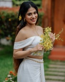 nayanthara-chakravarthy-in-vishu-special-dress-photos-005
