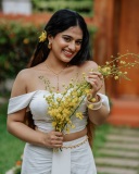 nayanthara-chakravarthy-in-vishu-special-dress-photos-006