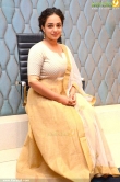 nithya-menen-latest-stills-124-00820