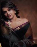 ramya-nambeesan-latest-photos-on-stage-performance-008