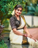 remya-nambeesan-latest-photoshoot-in-kerala-onam-saree-002