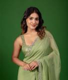 saniya-iyappan-in-green-chiffon-saree-with-sleeveless-blouse-design-photos-005