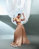 saniya-iyappan-in-light-color-fashion-dress-photoshoot-images-002