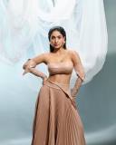 saniya-iyappan-in-light-color-fashion-dress-photoshoot-images-005