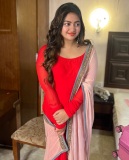 shaalin-zoya-in-dark-pink-churidar-with-baby-pink-shawl-photos-002